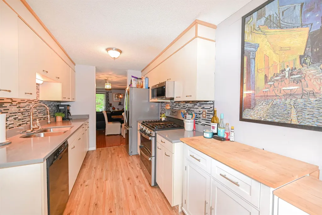 715 Fox Hollow Way Manchester NH 03104