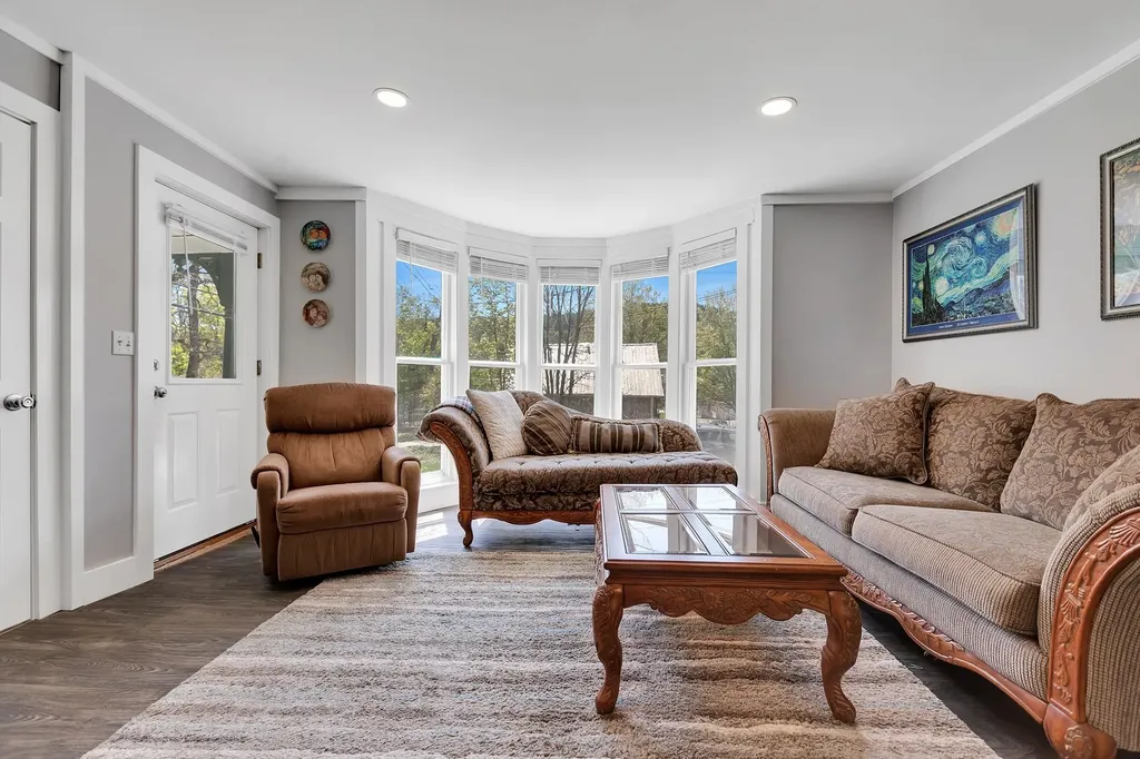 12 Commonwealth Avenue Ludlow VT 05149