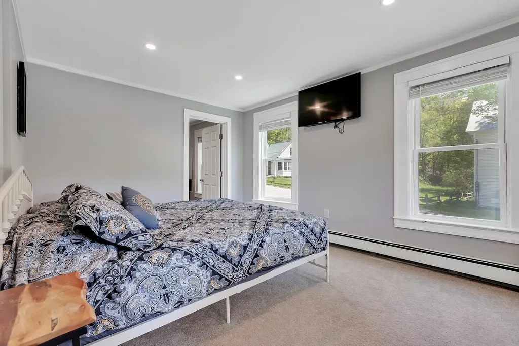 12 Commonwealth Avenue Ludlow VT 05149