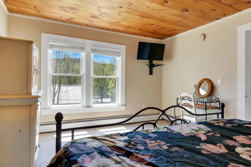 12 Commonwealth Avenue Ludlow VT 05149