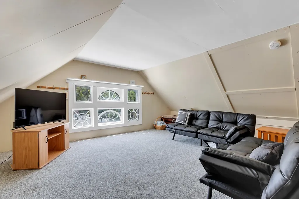 12 Commonwealth Avenue Ludlow VT 05149