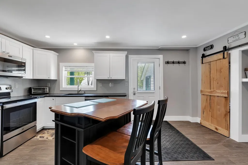 12 Commonwealth Avenue Ludlow VT 05149