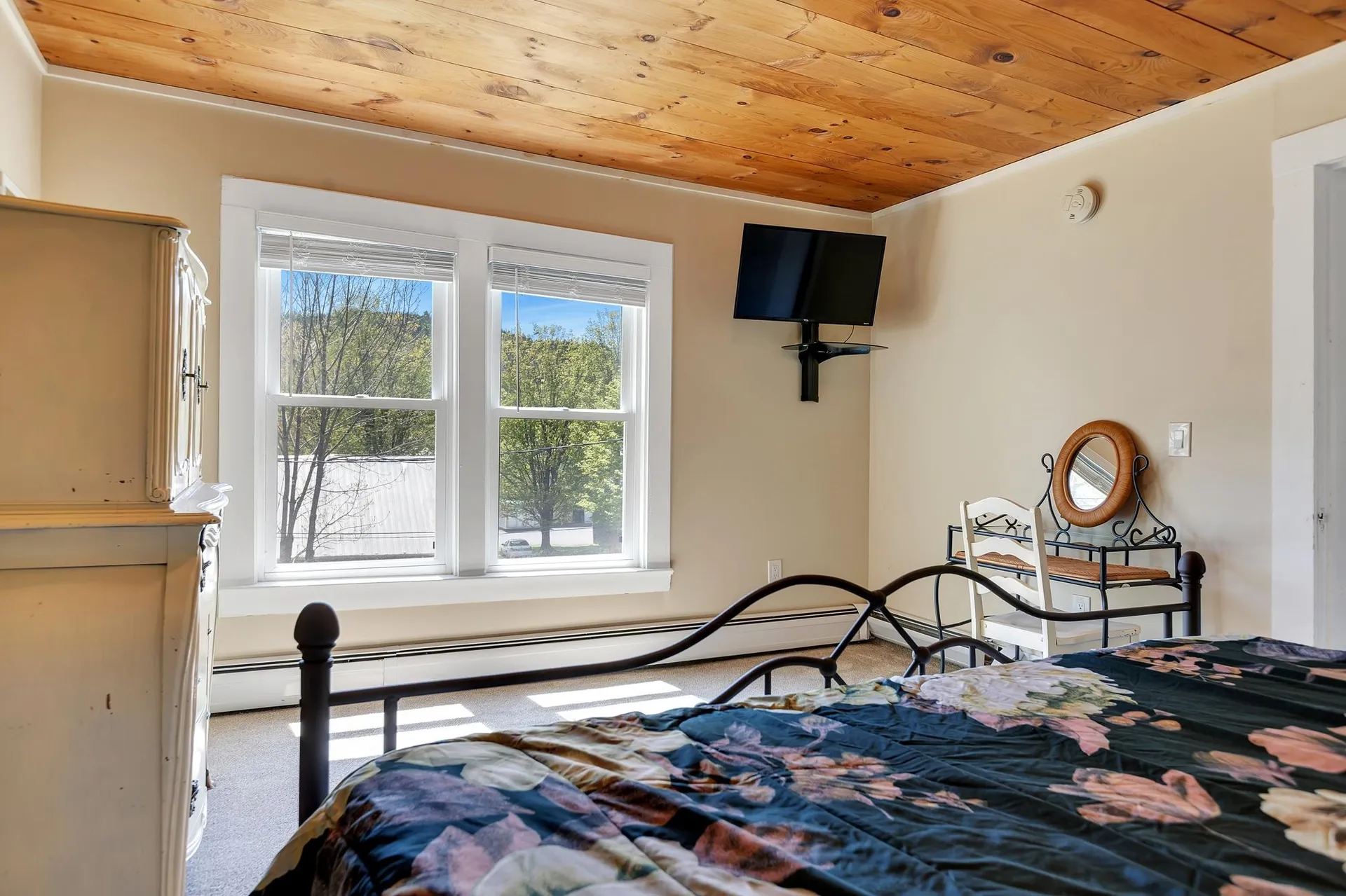 12 Commonwealth Avenue Ludlow VT 05149