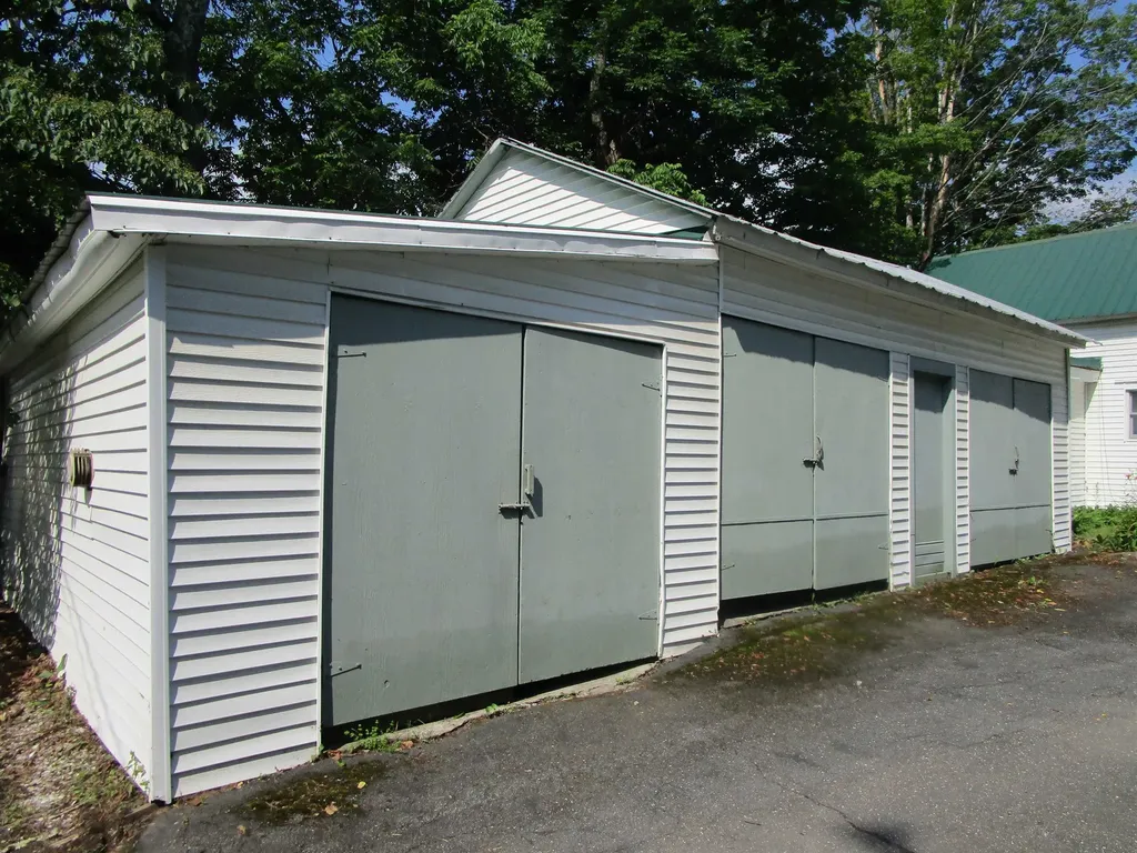 1950 N. Main Street Londonderry VT 05148