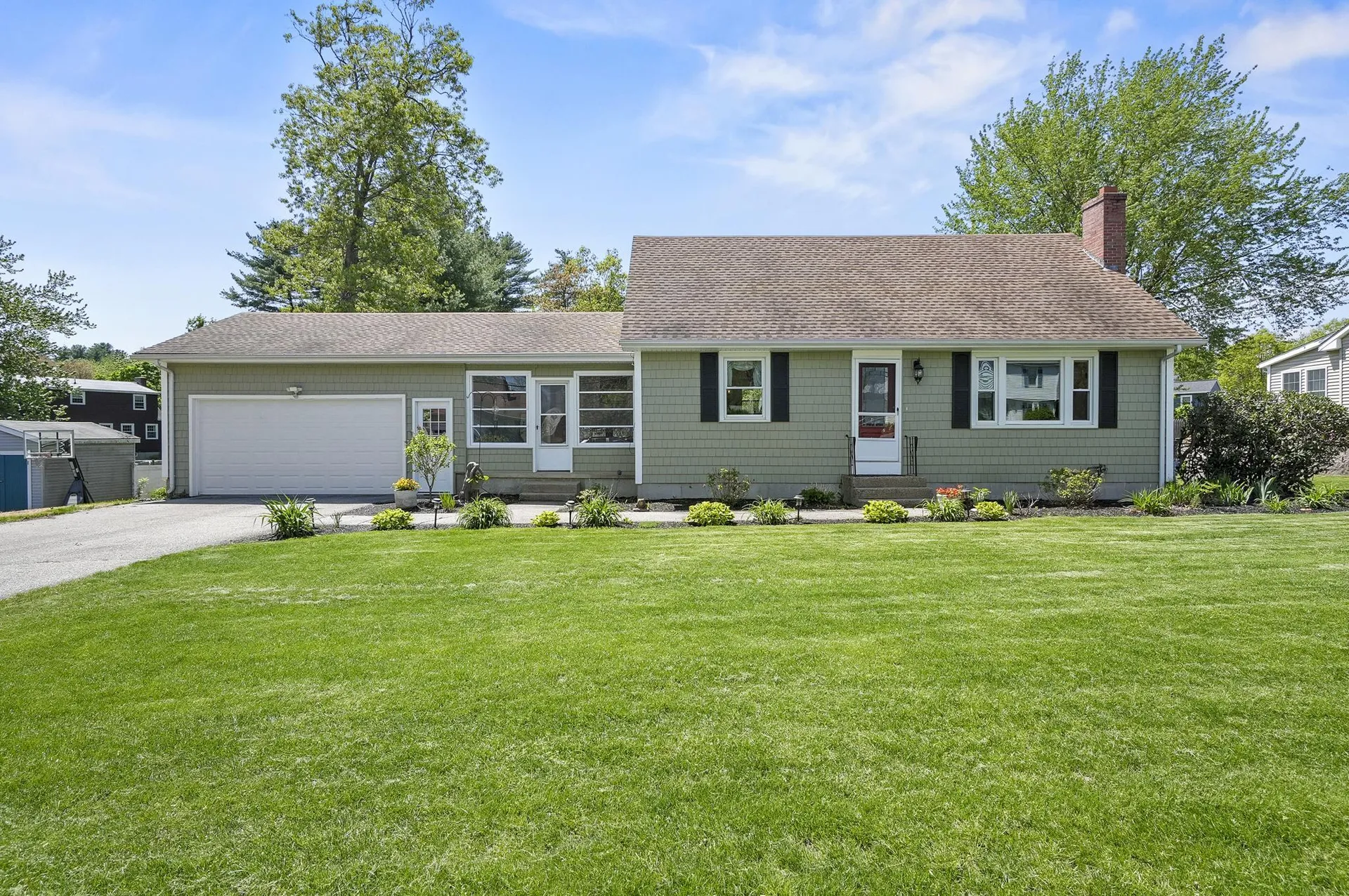 6 Columbine Drive Nashua NH 03063