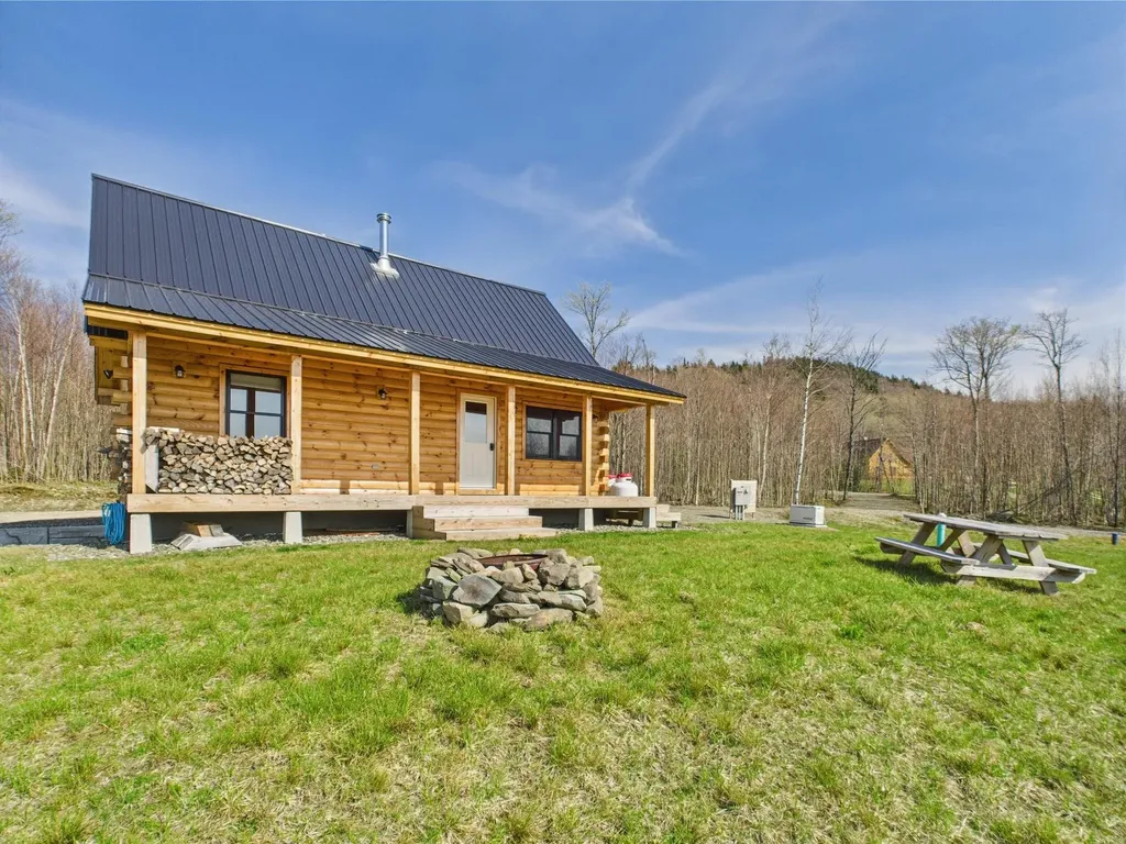 127 Lonny Demmons Road Pittsburg NH 03592