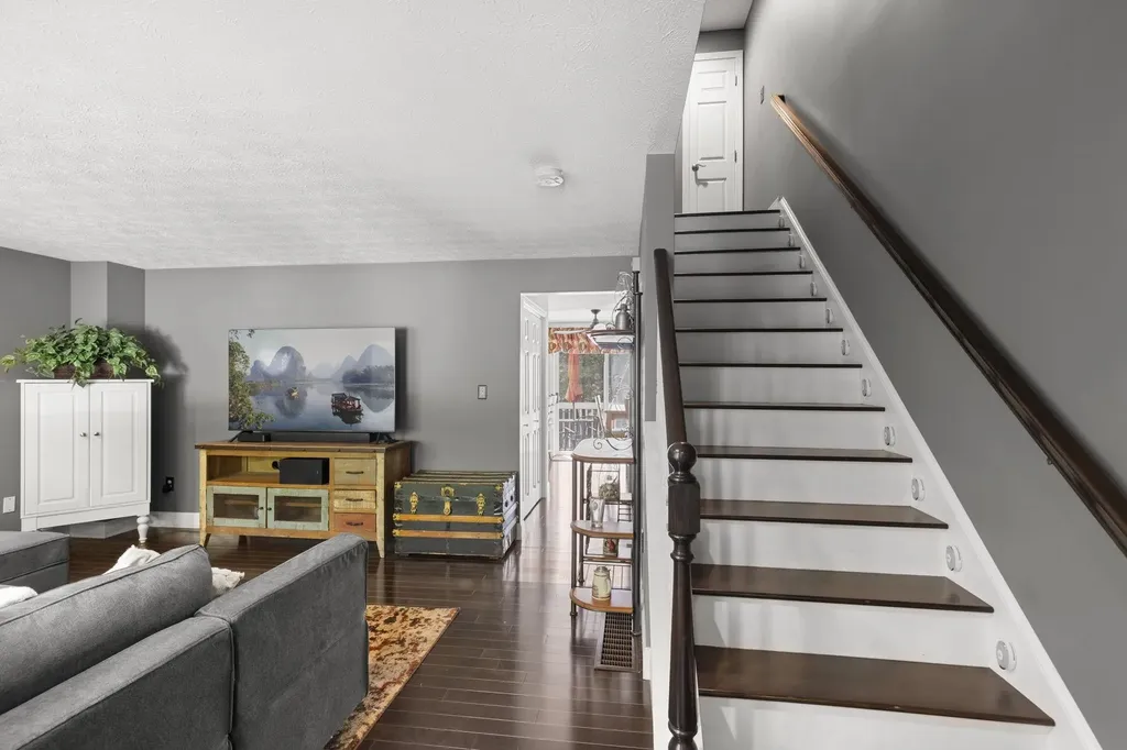 40 Prestonfield Road Nashua NH 03064