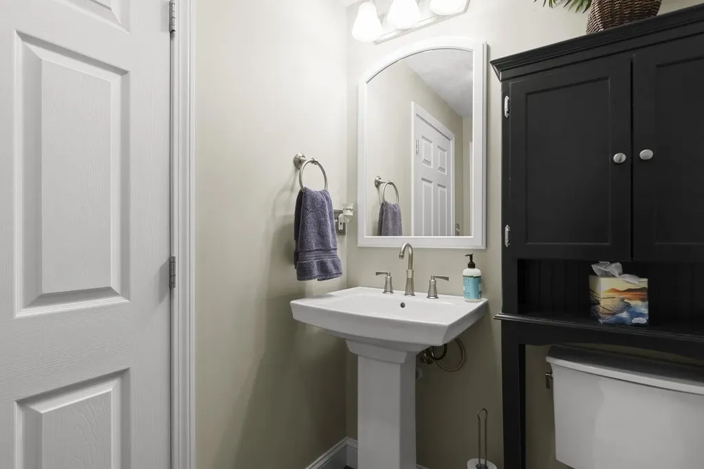 40 Prestonfield Road Nashua NH 03064