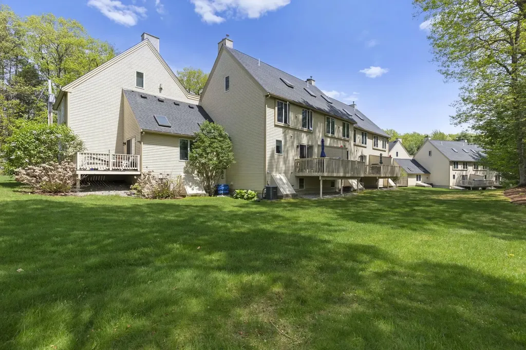 40 Prestonfield Road Nashua NH 03064