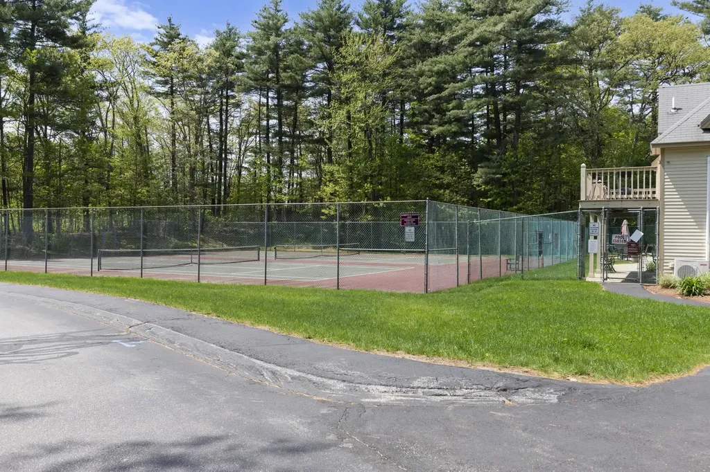 40 Prestonfield Road Nashua NH 03064