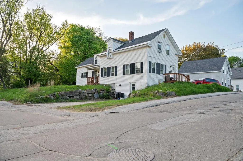 14 Winter Street Plymouth NH 03264