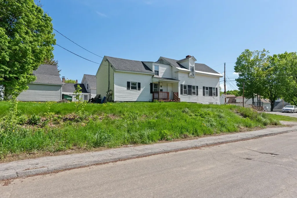 14 Winter Street Plymouth NH 03264