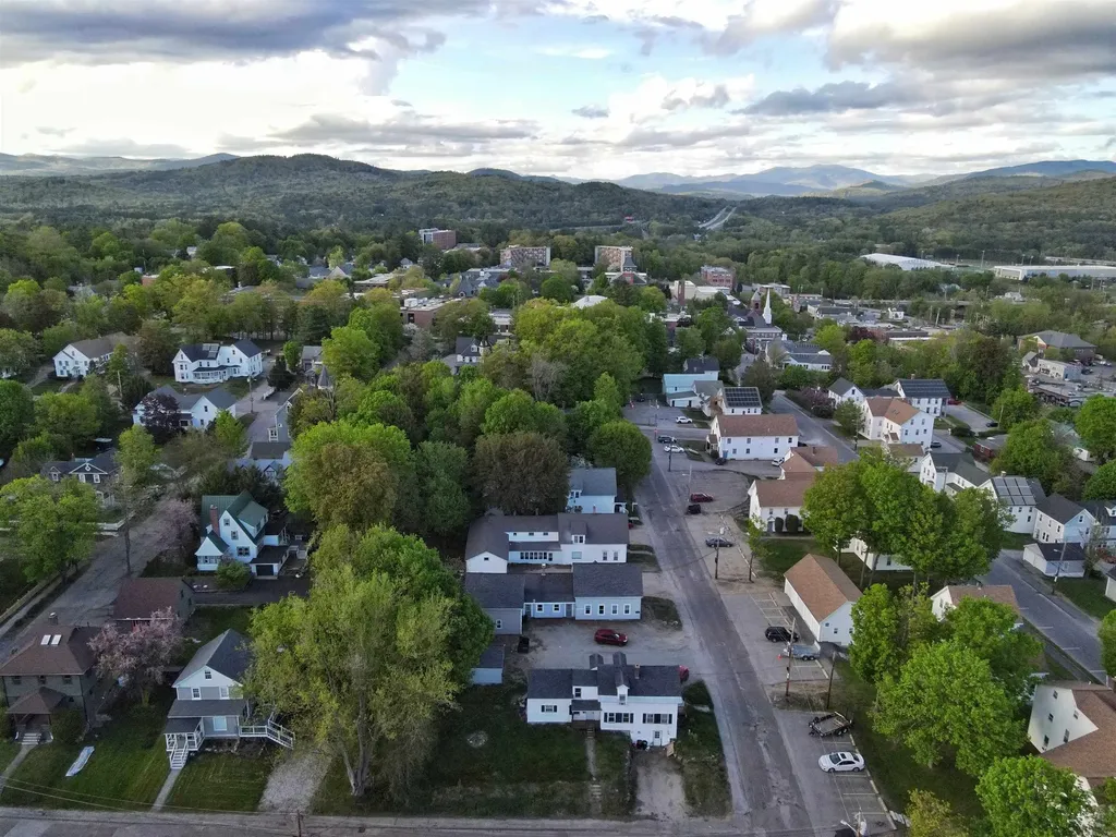 14 Winter Street Plymouth NH 03264