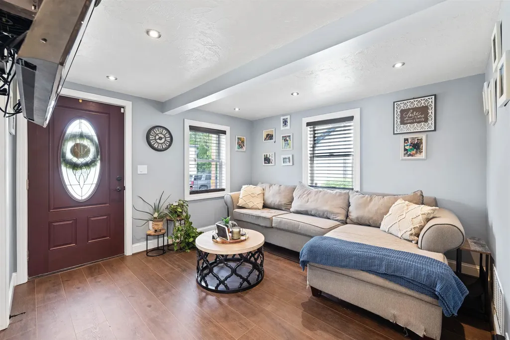 25 Linden Street Rochester NH 03867