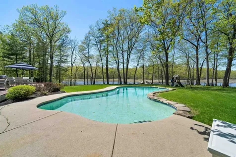 8 Wingate Court Stratham NH 03885