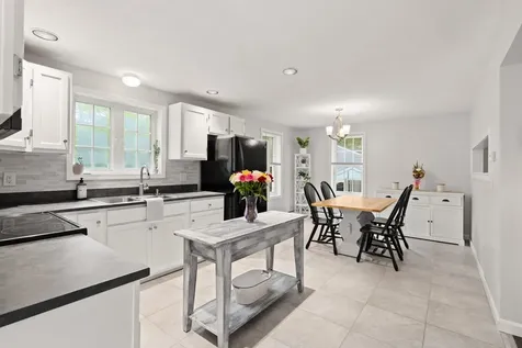 46 Dorothy Drive Epping NH 03042