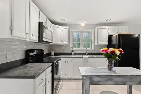 46 Dorothy Drive Epping NH 03042