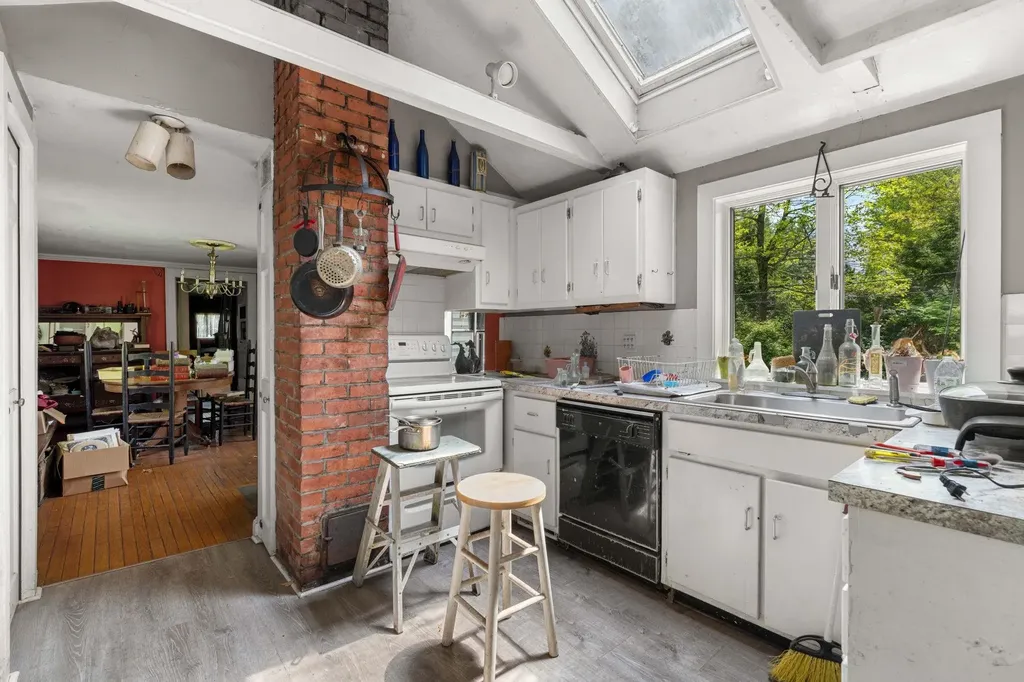 22 Church Street Kingston NH 03848