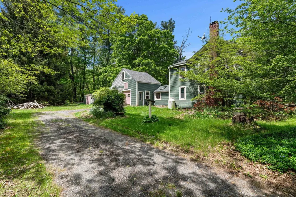 22 Church Street Kingston NH 03848