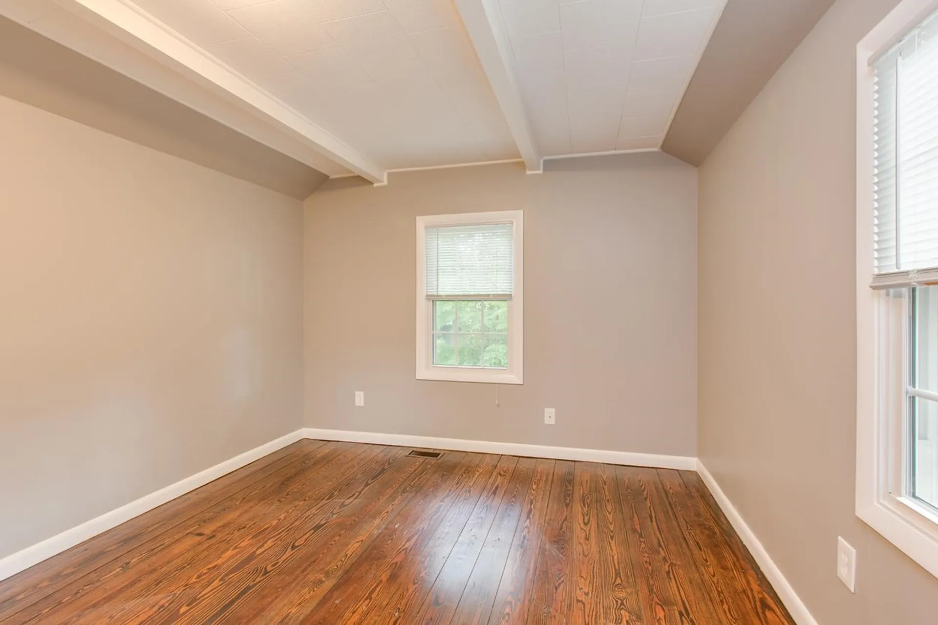 6 Pond Street Nashua NH 03060