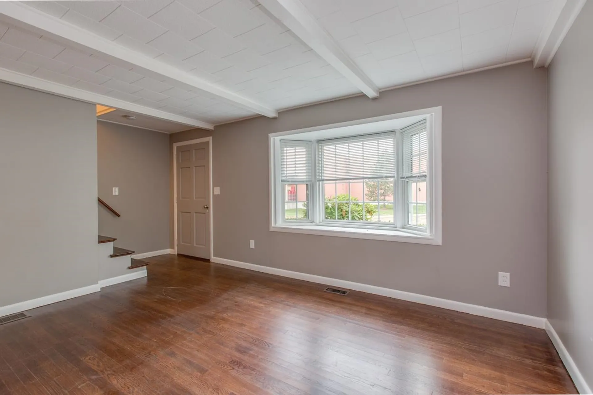 6 Pond Street Nashua NH 03060