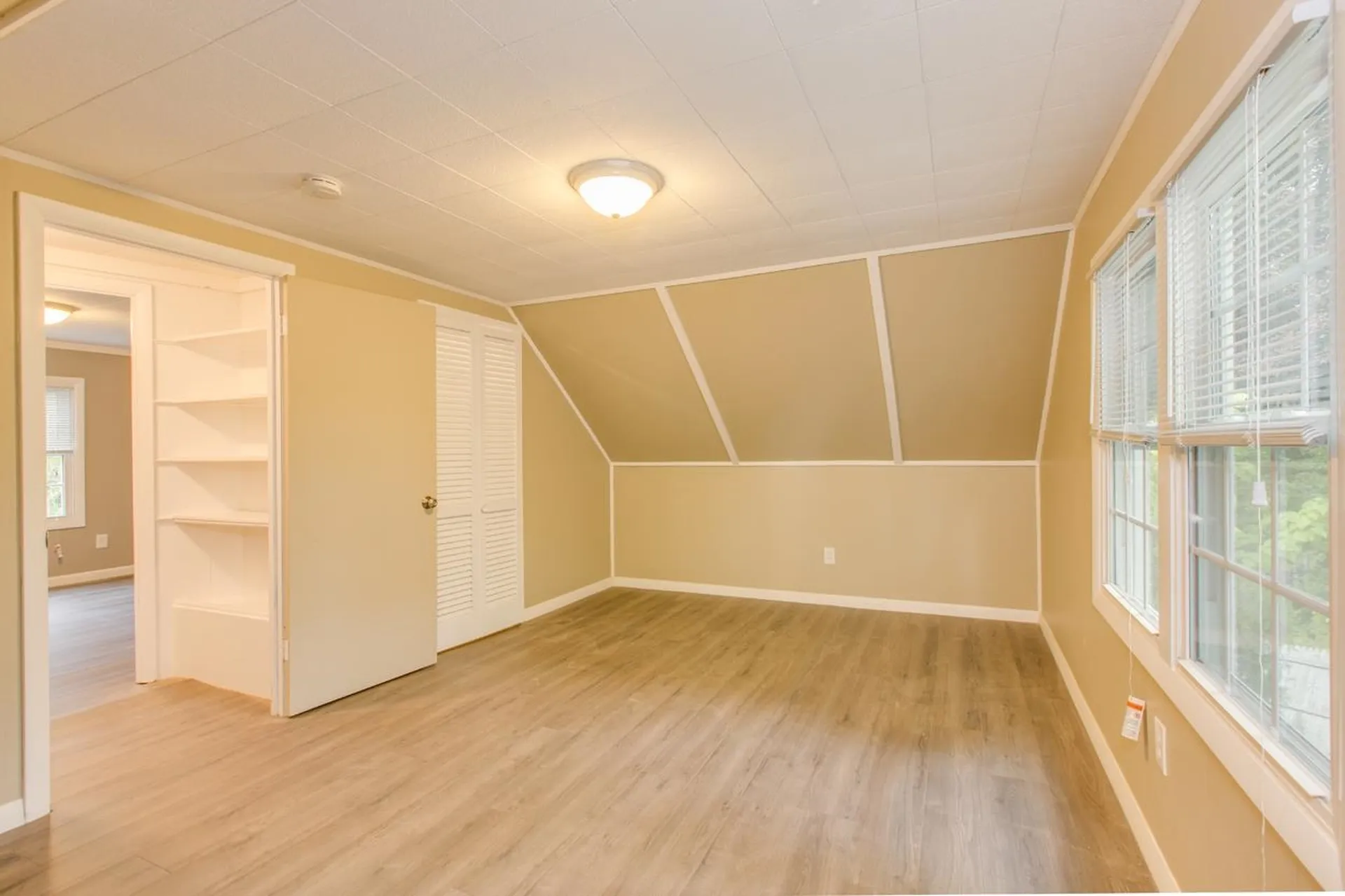 6 Pond Street Nashua NH 03060