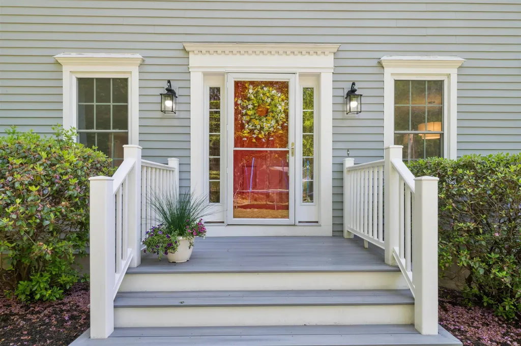 6 Greystone Road East Kingston NH 03827