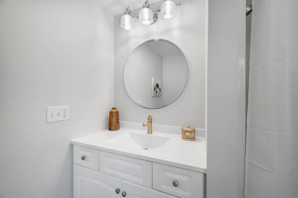 6 Greystone Road East Kingston NH 03827