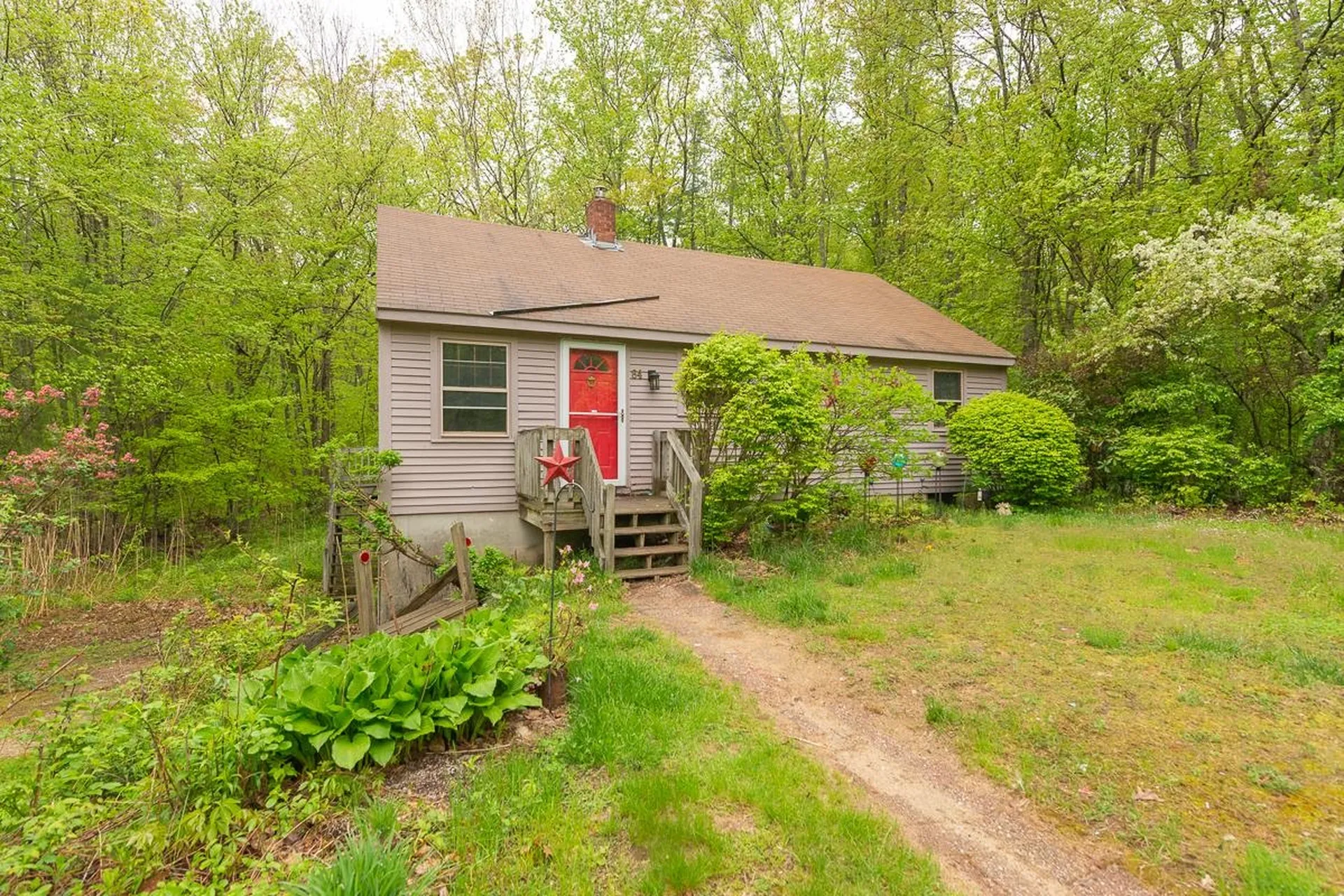 84 N Main Street Mont Vernon NH 03057