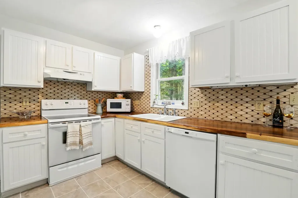 5 River Ridge Road Plymouth NH 03264