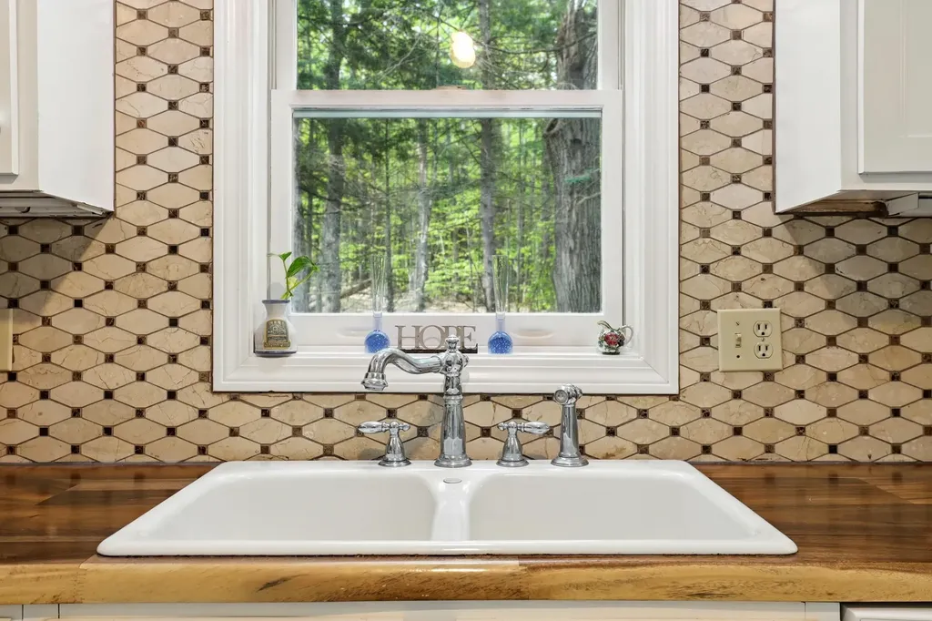 5 River Ridge Road Plymouth NH 03264