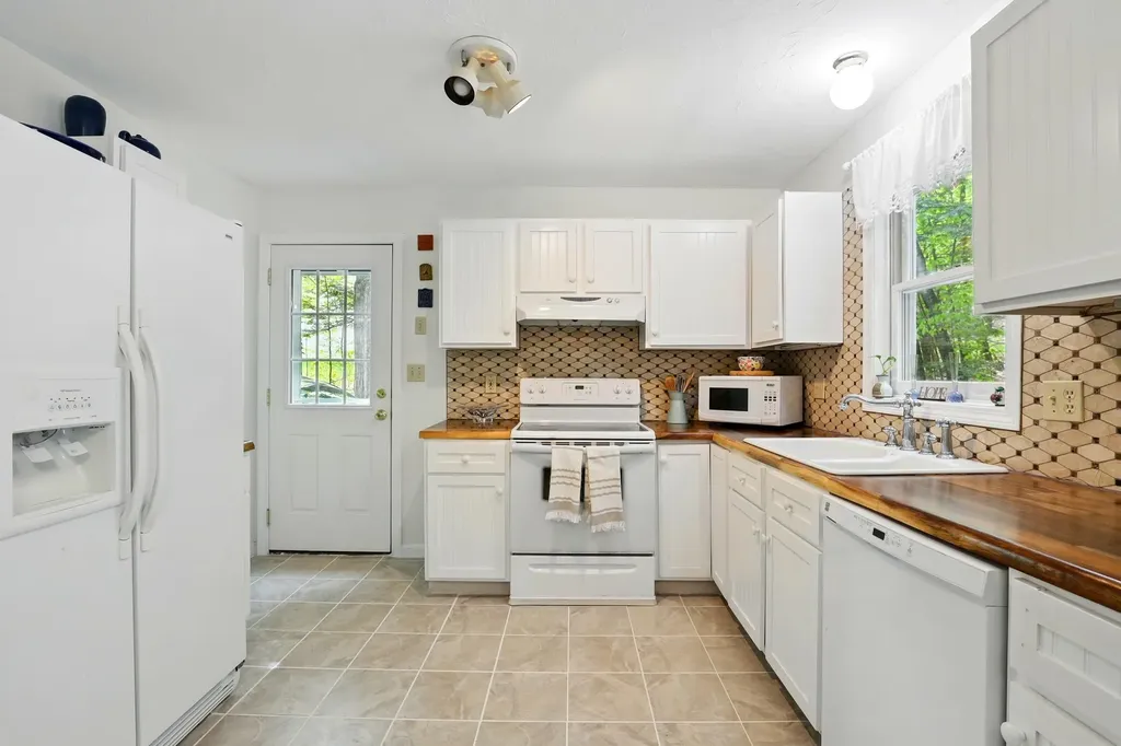 5 River Ridge Road Plymouth NH 03264