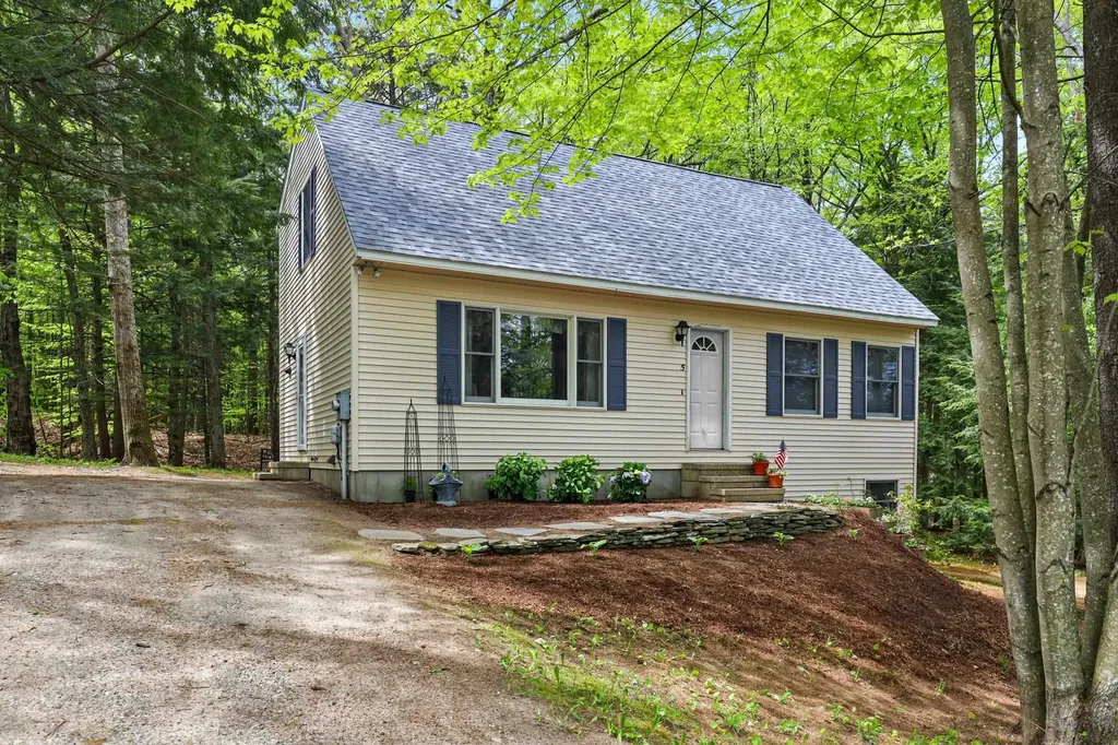 5 River Ridge Road Plymouth NH 03264