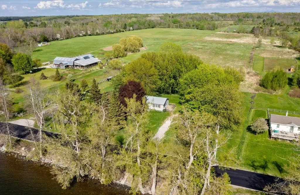 2099 West Shore Road Alburgh VT 05440