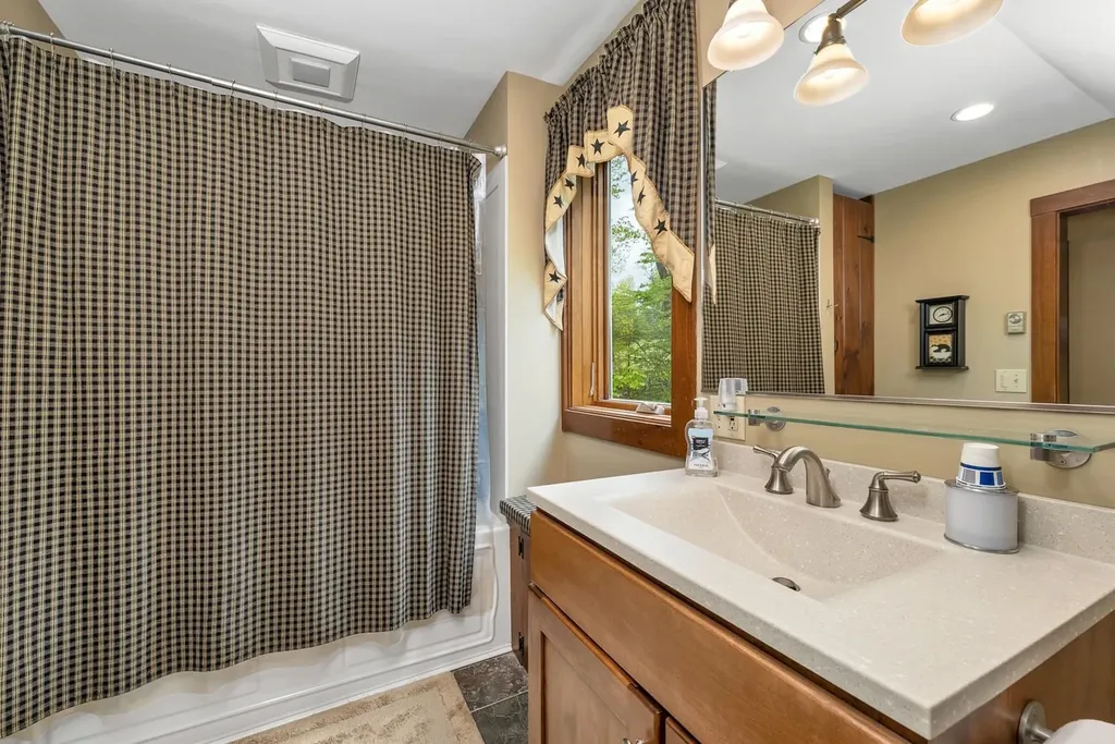 29 Lakeview Drive Wolfeboro NH 03894