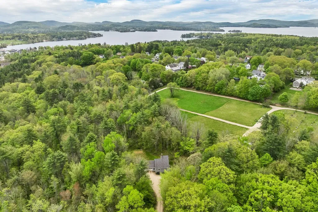 29 Lakeview Drive Wolfeboro NH 03894