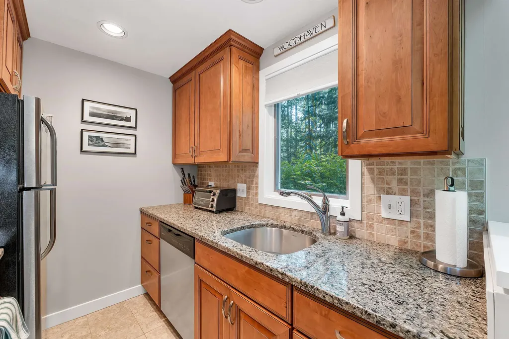 46 Point Breeze Road Wolfeboro NH 03894