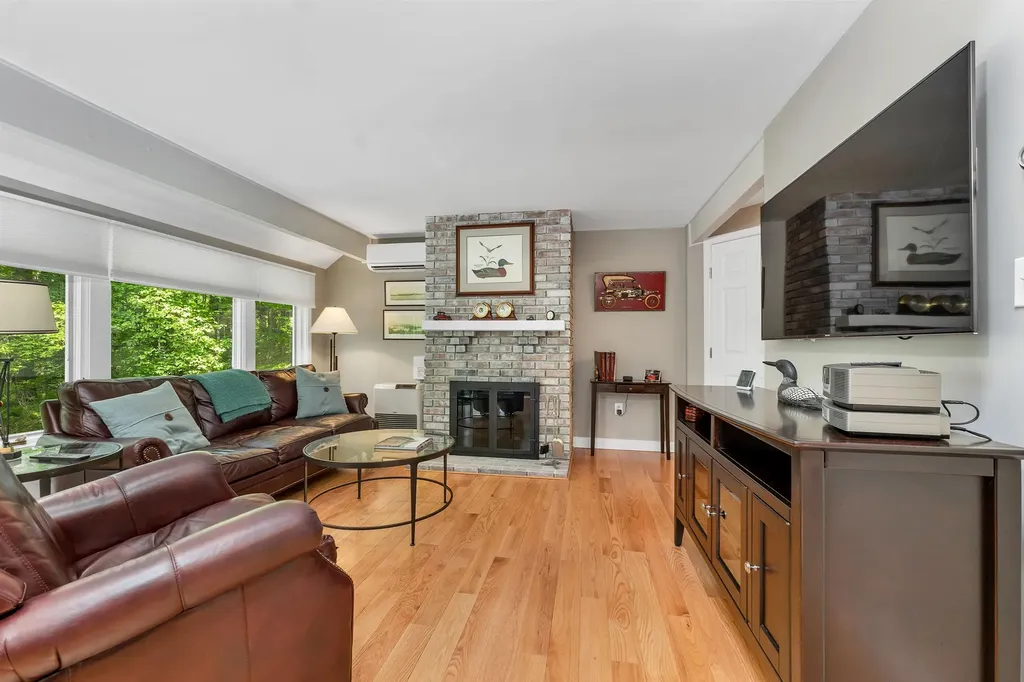 46 Point Breeze Road Wolfeboro NH 03894