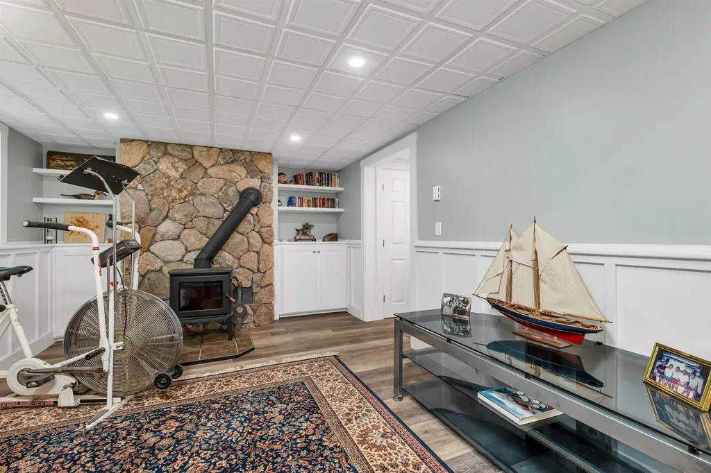 46 Point Breeze Road Wolfeboro NH 03894