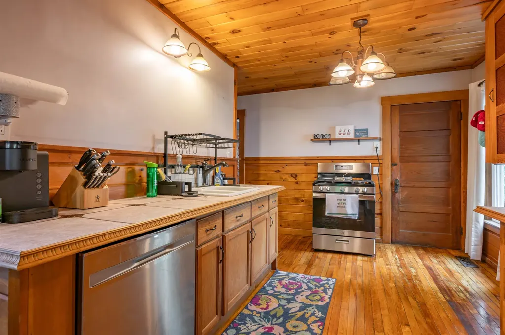 18 Wentworth Street Plymouth NH 03264