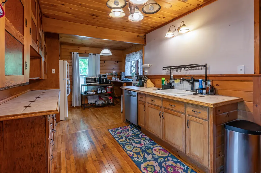 18 Wentworth Street Plymouth NH 03264