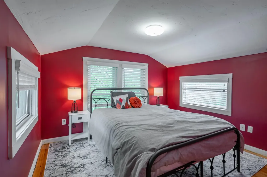 18 Wentworth Street Plymouth NH 03264