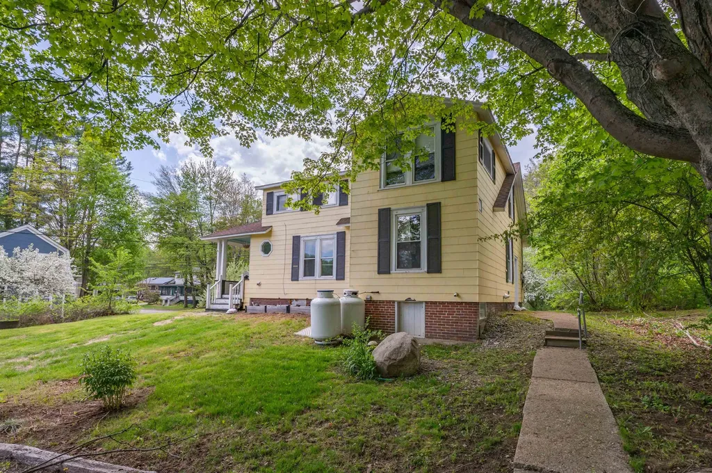 18 Wentworth Street Plymouth NH 03264