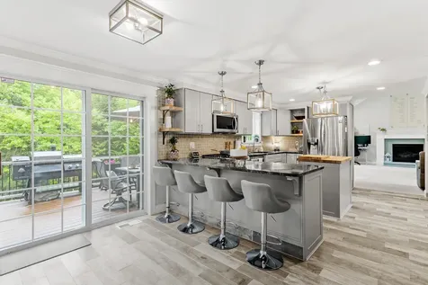27 Cambridge Drive Merrimack NH 03054