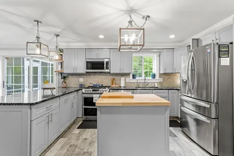 27 Cambridge Drive Merrimack NH 03054