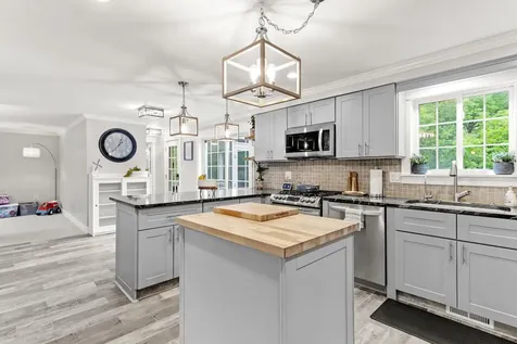 27 Cambridge Drive Merrimack NH 03054