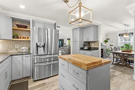 27 Cambridge Drive Merrimack NH 03054