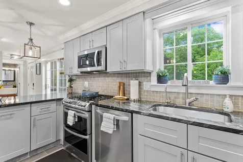 27 Cambridge Drive Merrimack NH 03054