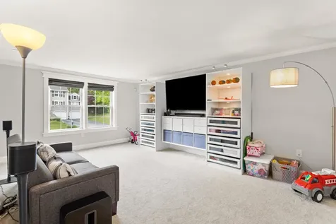 27 Cambridge Drive Merrimack NH 03054