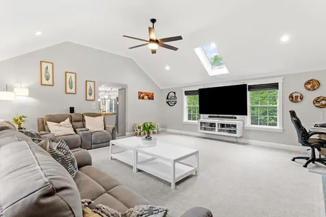 27 Cambridge Drive Merrimack NH 03054